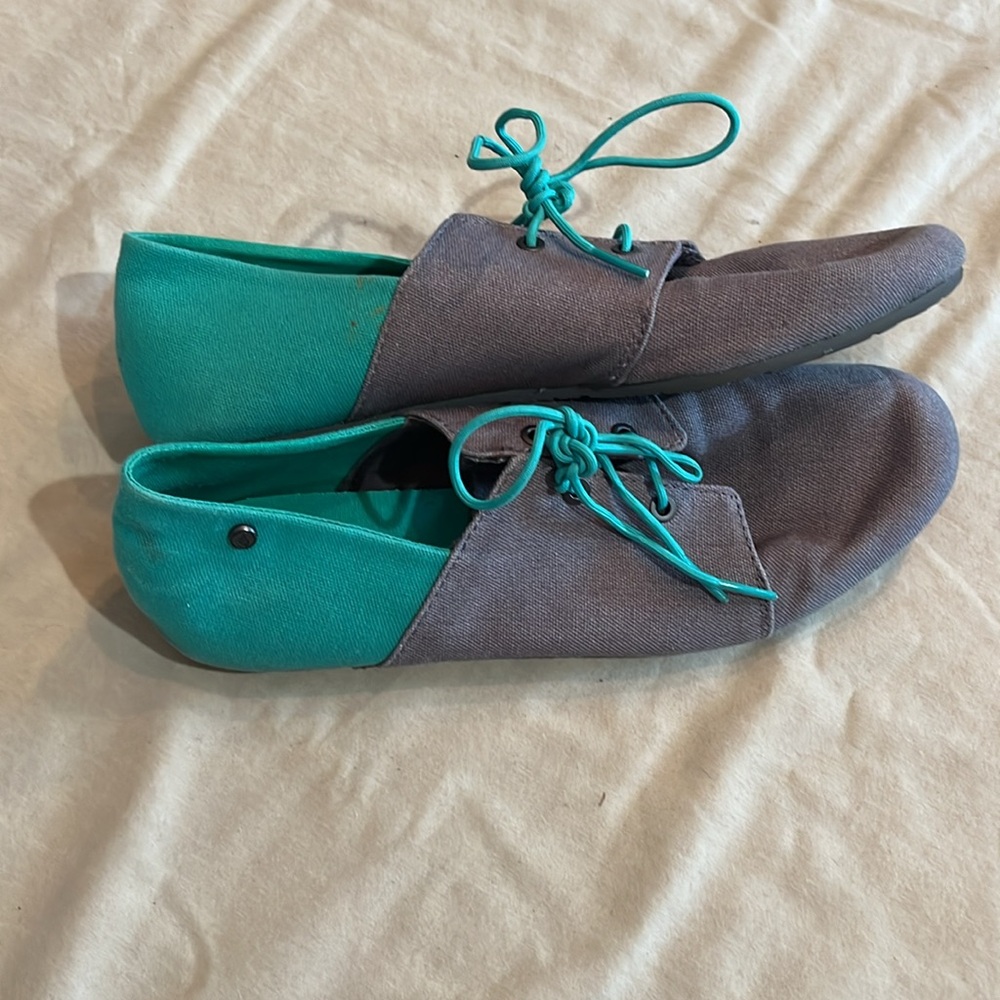 Volcom Soul Mates grey combo color with teal. Women’s size 8.5 width B medium. - Picture 9 of 15